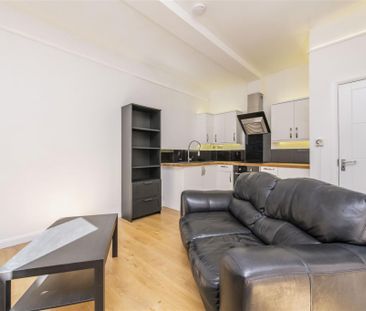 1 bed Apartment To Let - Photo 5