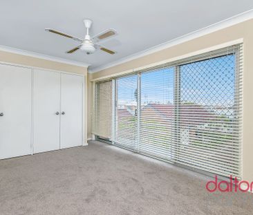 Three Bedroom Townhouse in Perfect Location! - Photo 4