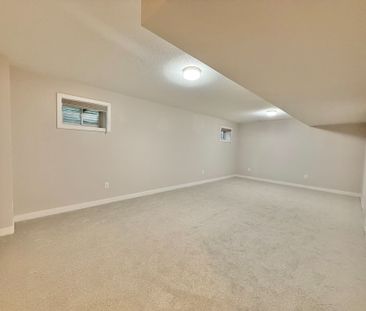 For Lease - 303 Canadensis Lane, Barrhaven, Ontario - Photo 3