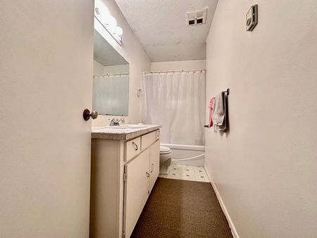 For Lease - 1775 Bowmanville Avenue Unit# Apt B, Clarington, Ontario - Photo 2