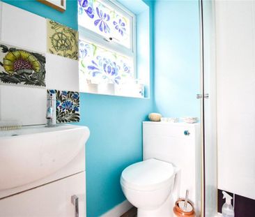 2 bedroom end of terrace house to rent - Photo 3