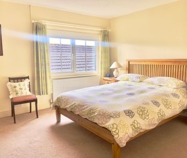 3 bedroom Pretty Three Bedroom Cottage to rent - Photo 5