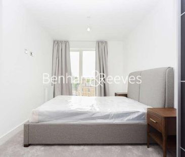 Chaplin Court, Brentford, TW8 - Photo 4