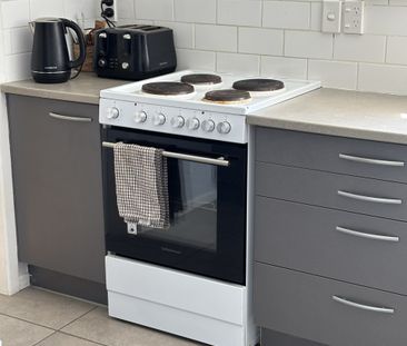 Three bedrooms - Cambridge East - Photo 6