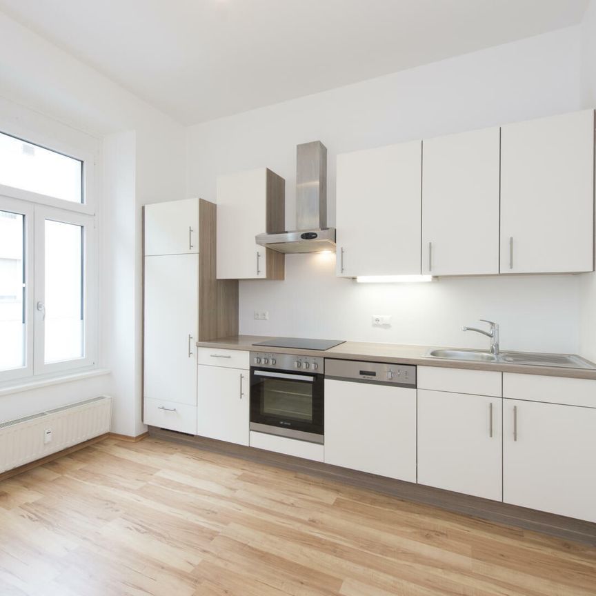 Top-sanierte Altbauwohnung mit 3,30 m Raumhöhe – ab 01.08. verfügbar! - Photo 1