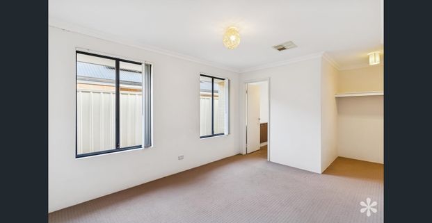 Perfect Family Home! - Photo 1