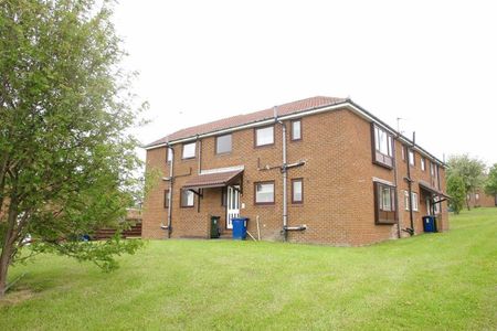 1 Bedroom Flat - Ground Floor - Photo 2