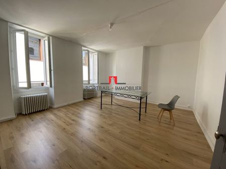 APPARTEMENT 3 PIECES LUMINEUX ET SPACIEUX AVEC TERRASSE - Photo 2