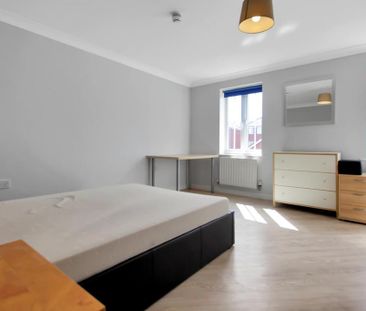 4 bedroom terraced house to rent - Photo 2