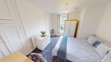 4 bedroom terraced house to rent - Photo 4