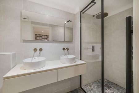 3 bedroom flat to rent - Photo 4