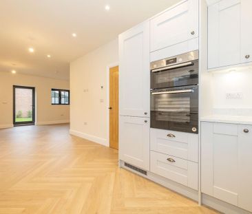 4 bedroom semi-detached house to rent - Photo 6