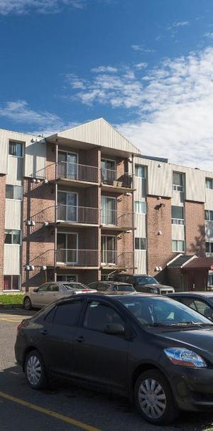 4 1/2 Vanier -ascenseur- proche des commodités- libre immédiatemment - Photo 1