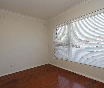 RENOVATED GROUND FLOOR TWO BEDROOM UNIT!! - Photo 2