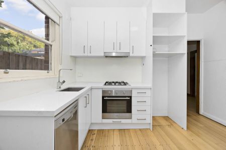 Elwood Art Deco in prime position - Photo 4