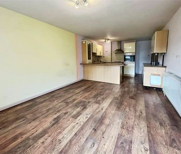 Leacroft, Staines-upon-Thames, Surrey, TW18 4NX - Photo 2