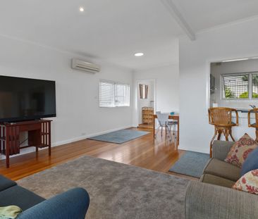 Spacious living with a pool - Photo 3