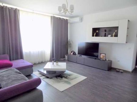 LUX! 3 camere, 70 mp, gradina! Loc de parcare! Zona Terra! - Fotografie 2