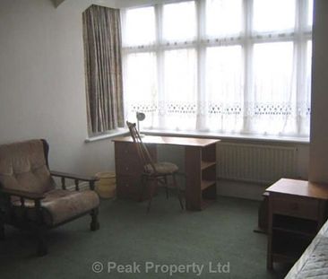 1 Bed - Huge Rooms, Room 1, Canewdon Road, Westcliff On Sea - Photo 2