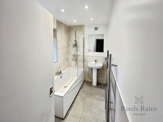 3 bedroom semi-detached house to rent - Photo 1