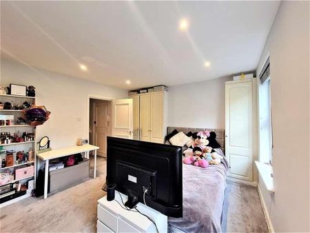 Battersea Park Road, Battersea, SW8 - Photo 3