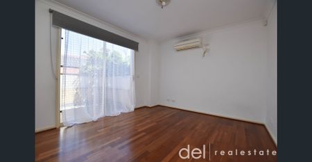 Multi level living - Photo 3