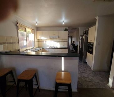 House 3 br, Ens & Bath close to shoppings & schools, 5 km to Adelai... - Photo 5