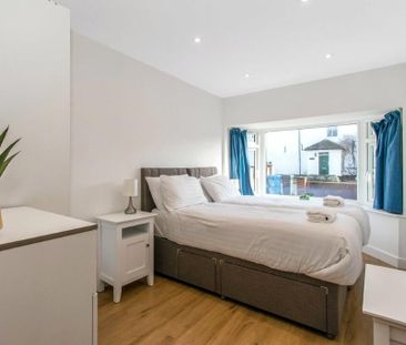 4 bedroom detached house to rent - Photo 4