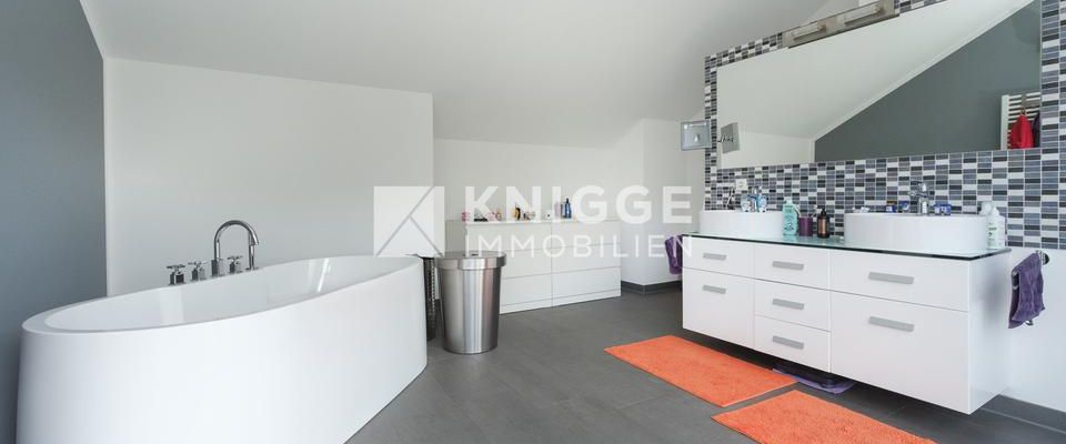 +++ 3439 - Architekten-Penthouse in begehrter Villenlage von GL-Hebborn +++ - Foto 1