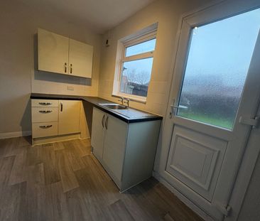 2 bedroom semi-detached house to rent - Photo 6