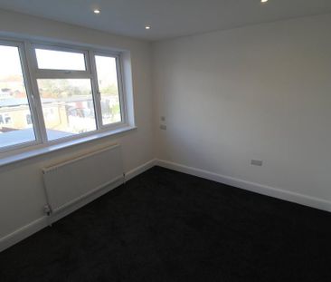 4 bedroom terraced house to rent - Photo 2