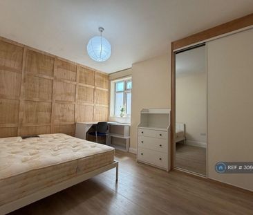 1 bedroom in a house share to rent - Photo 2