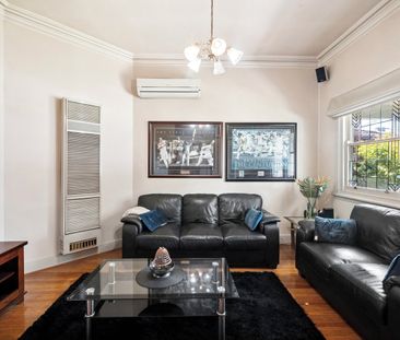 Californian Character Home in East Geelong - Photo 2