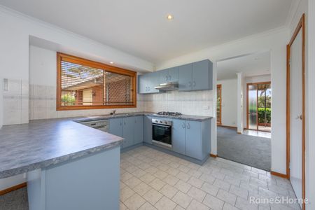 charming 3 bedroom home - Photo 4