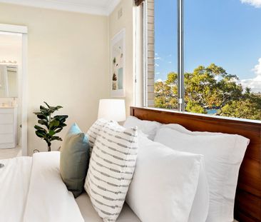 Freshly Painted With Stunning views of iconic Middle Harbour - Photo 4