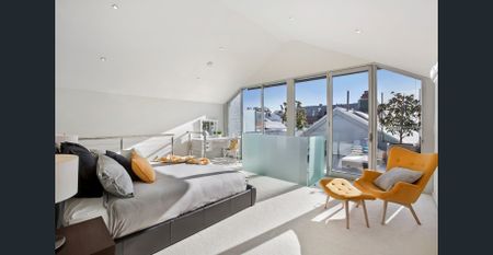 Gorgeous, light filled Victorian home - Photo 5