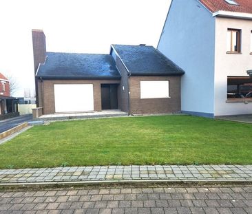 Ruime woning met 2 slaapkamers, tuin en garage TE HUUR in WIELSBEKE. - Photo 1