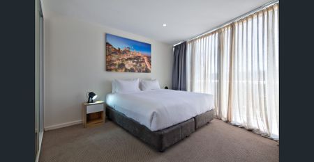 House-sized-Top level Penthouse Apartment on the Harbour! With private POOL - Photo 4