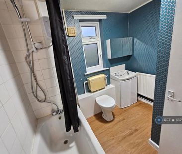 3 bedroom end of terrace house to rent - Photo 5