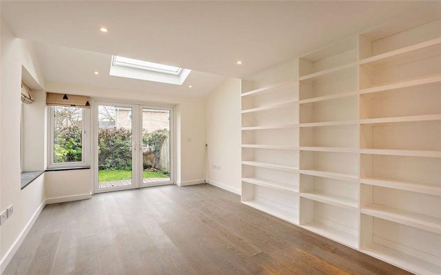 4 bedroom semi-detached house to rent - Photo 1