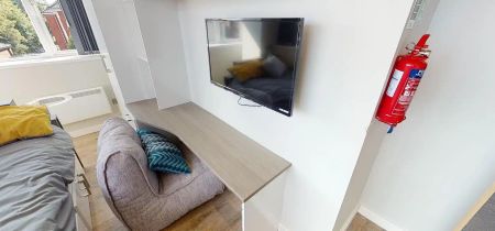 Standard (Corner View) - Photo 4