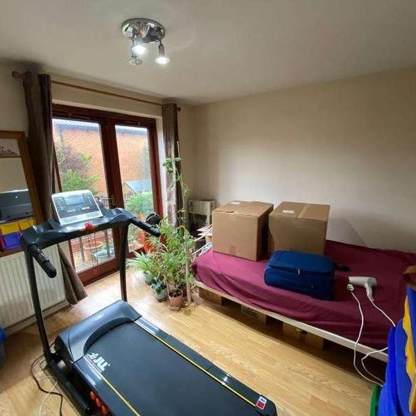 Top Common, Warfield, Berkshire, RG42 - Photo 1
