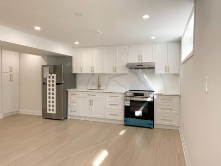 For Lease - 77 Wareside Road, Toronto, Ontario - Photo 2