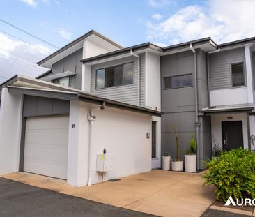 Modern Three Bedroom Home - In-Ground Swimming Pool - Photo 6