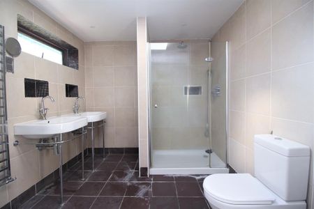 4 bedroom end of terrace house to rent - Photo 3