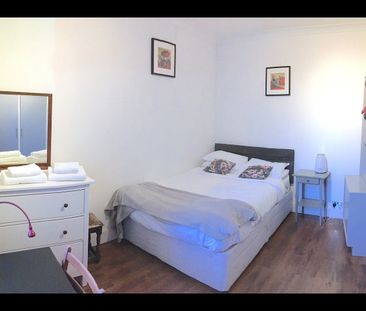2 Bed Flat, Fulham Palace Road, W6 - Photo 4