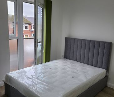 3 Bed Terraced House, Cunard Close, M13 - Photo 3