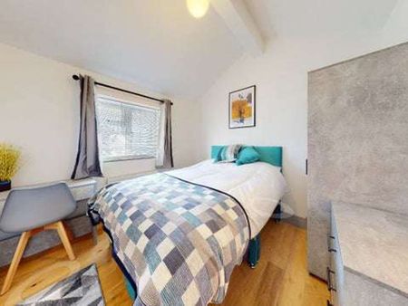 OX Living is proud to present this high-quality 7-bedroom co-living property, perfect for working professionals looking for stylish, stress-free living. Room 4 - Photo 3