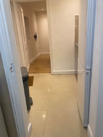 Studio Flat, Oulton Crescent, IG11 - Photo 4