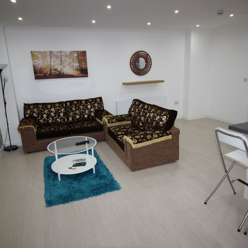 4 Bed Terraced House, Chusan Place, E14 - Photo 1